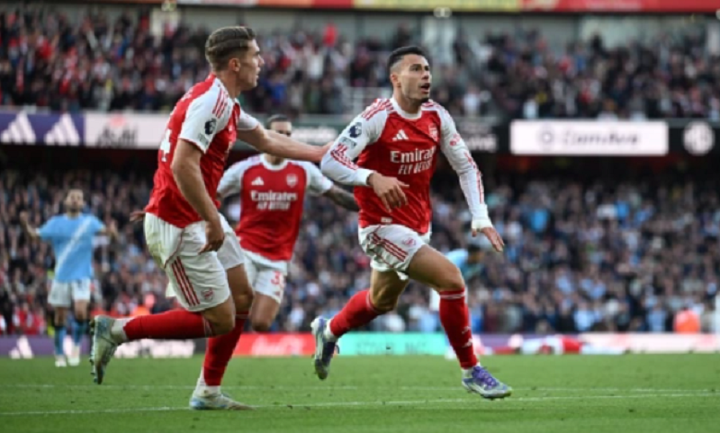 walcott-dat-dau-hoi-vi-sao-arsenal-khong-don-ep-man-city-ngay-tu-dau